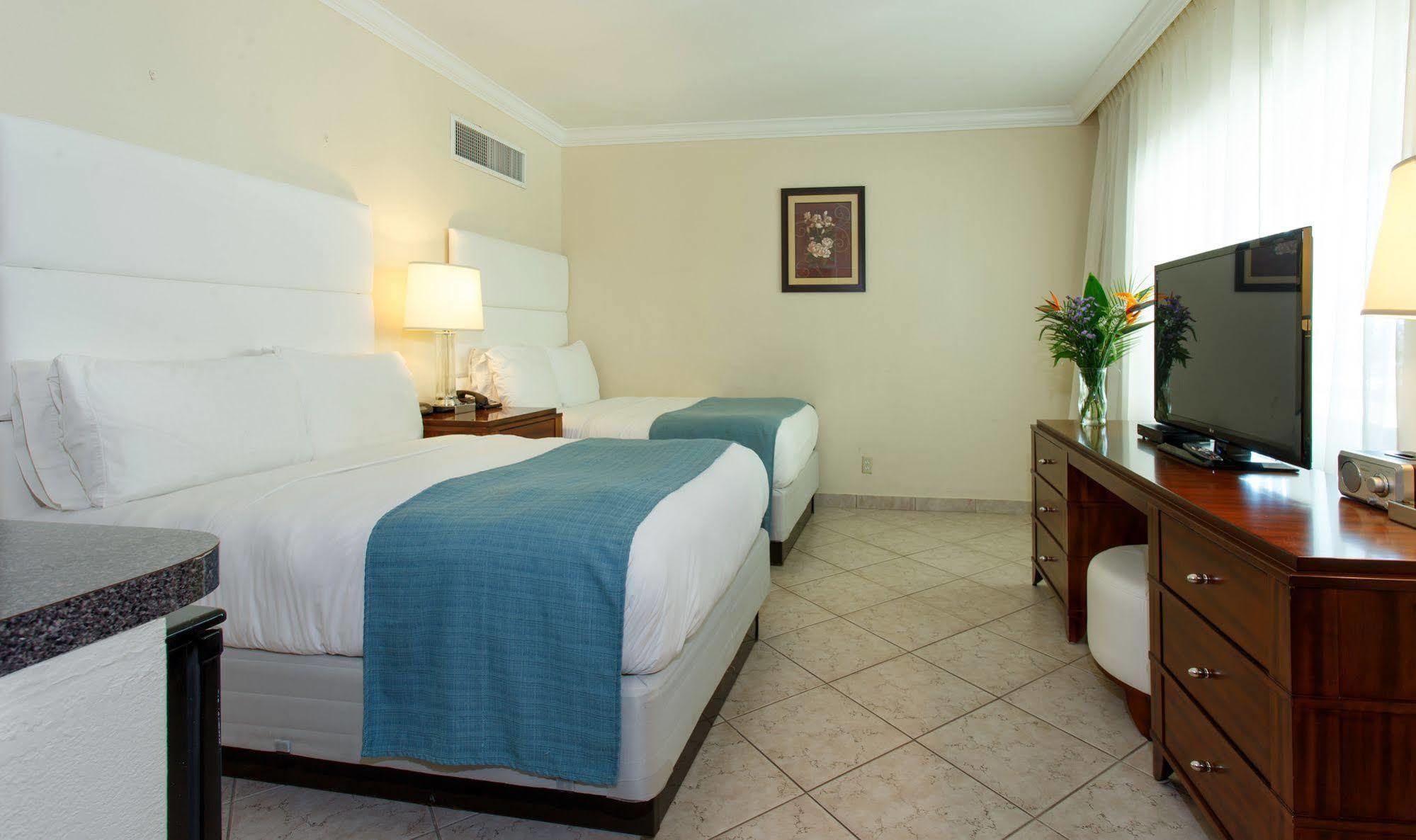The Sea Lord Hotel & Suites (Adults Only) Lauderdale-by-the-Sea Εξωτερικό φωτογραφία